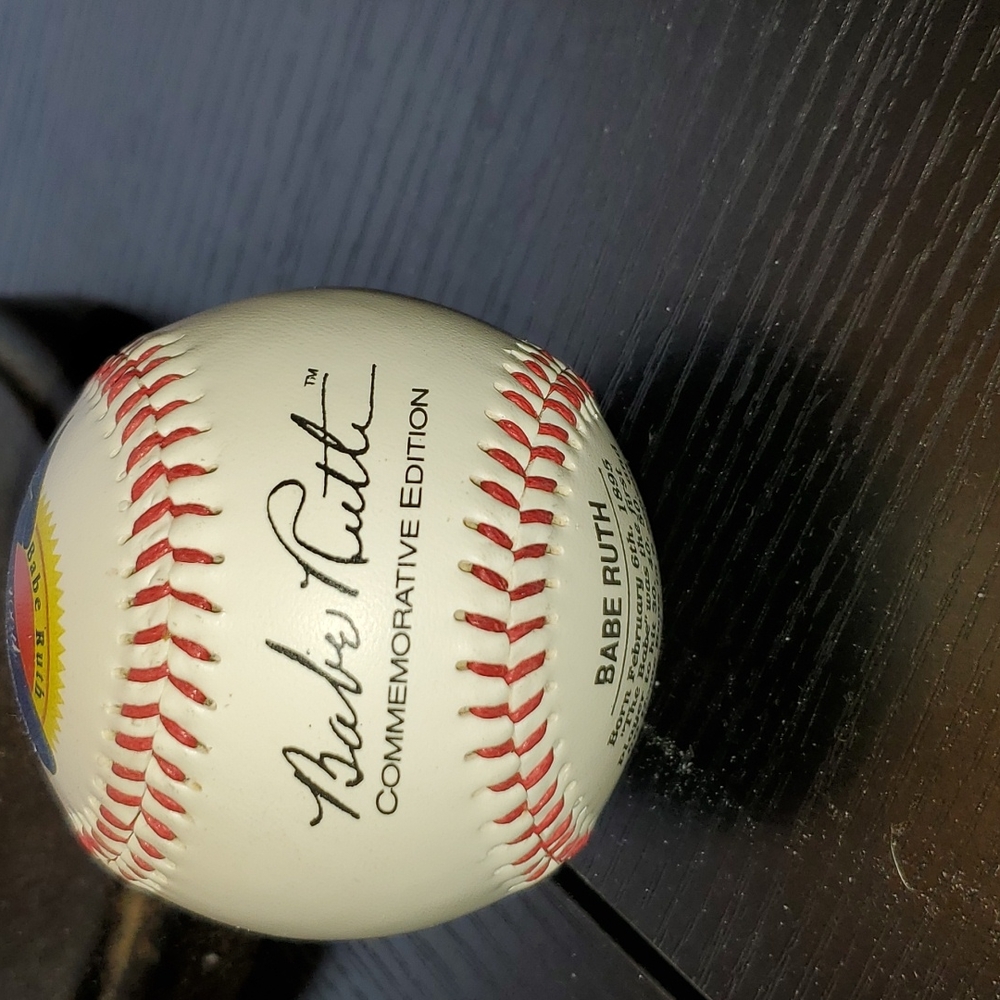 BABE RUTH COMMEMORATIVE EDITION BASEBALL - Picture 2 of 3